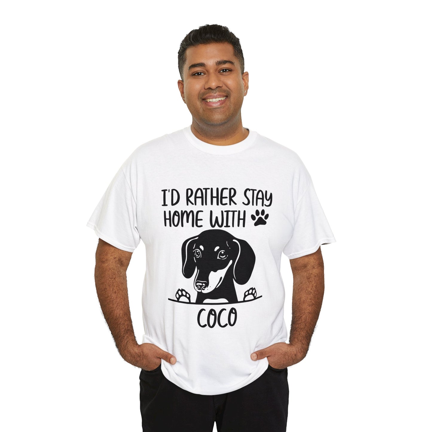 Quédate en casa con mi doxie - Camiseta personalizada con nombre de perro salchicha