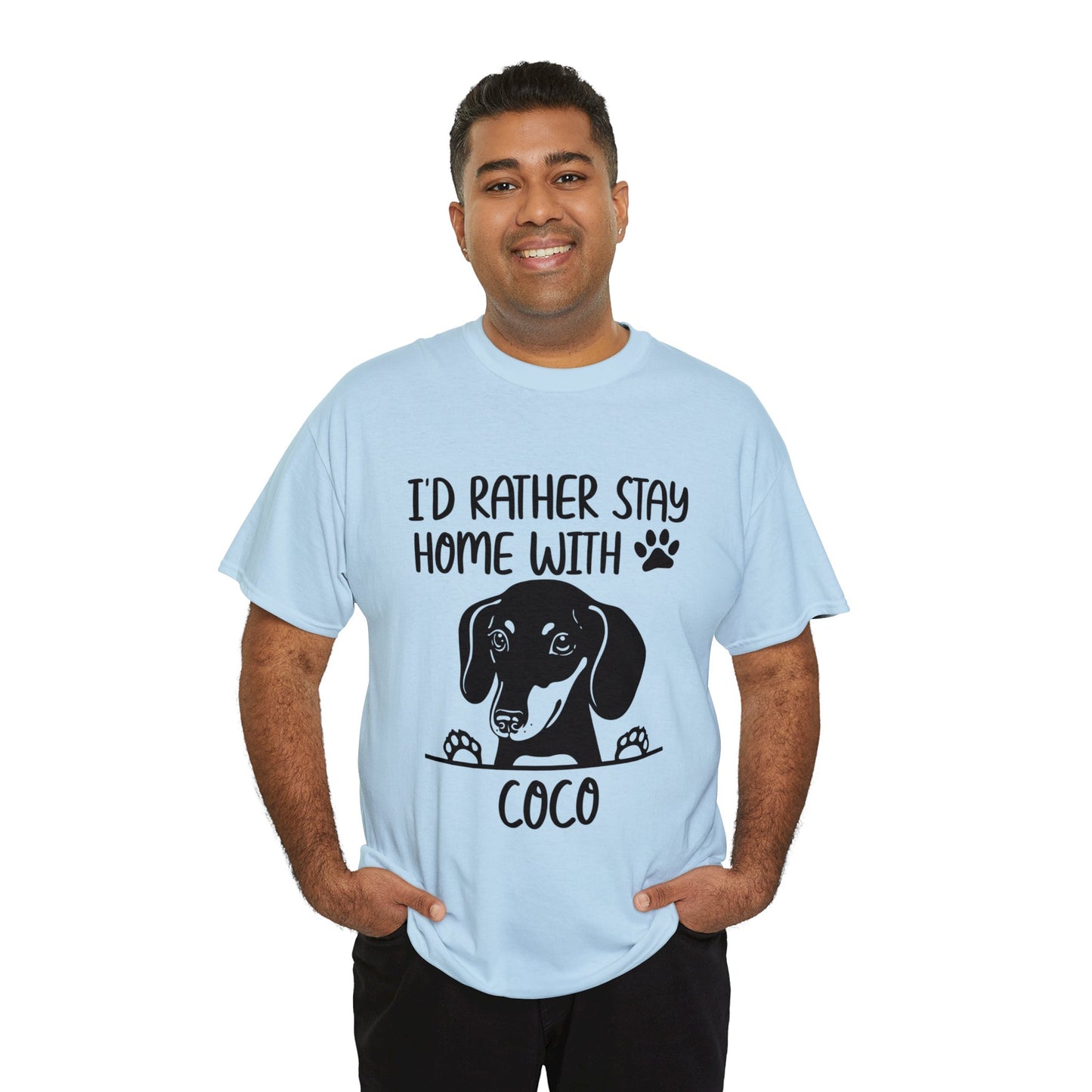 Quédate en casa con mi doxie - Camiseta personalizada con nombre de perro salchicha