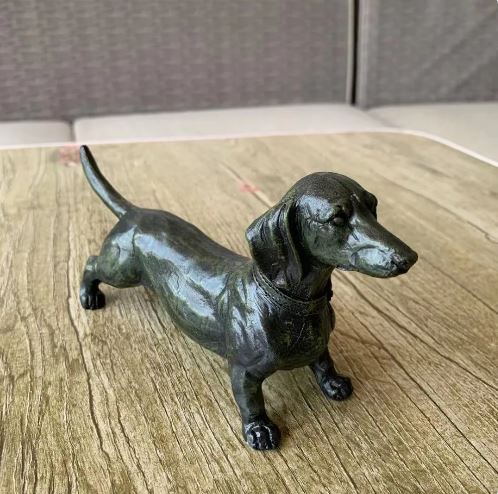 Charming-Dachshund-Statue-in-Dark-Wood-Resin-doxie.us